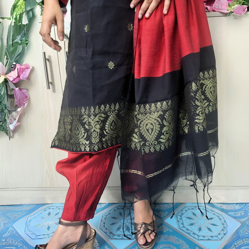 হাফ সিল্ক জামদানি তাঁত কাজের সালোয়ার কামিজ-ব্ল্যাক+রেড মিক্স কালার - China To BD Web