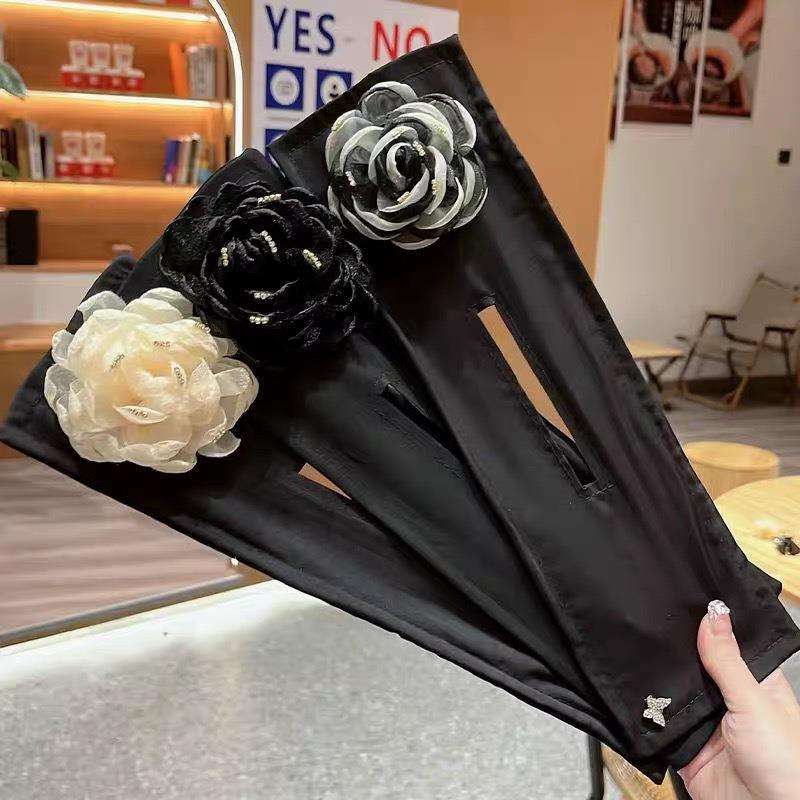 🌸✨ Elegant Flower Hair Bun Maker Black & White – স্টাইলিশ হেয়ার বান ক্লিপ ✨🌸