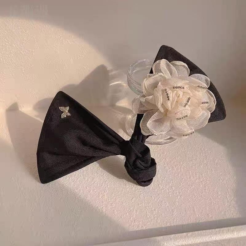 🌸✨ Elegant Flower Hair Bun Maker Black & White – স্টাইলিশ হেয়ার বান ক্লিপ ✨🌸