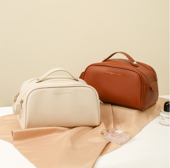 👜✨ Portable Makeup Organizer Bag Chocolate Color – ট্রাভেল ফ্রেন্ডলি কসমেটিক স্টোরেজ ব্যাগ ✨👜